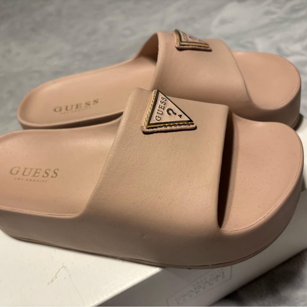 Guess - Picture 3 of 4